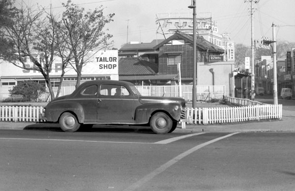 47-3c (071-01)b 1948 Ford Deluxe 2dr Sedan Coupe.jpg